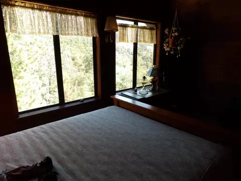 Bedroom - 52925 Hogback Rd, Miramonte, CA 93641 photo 3 of 10