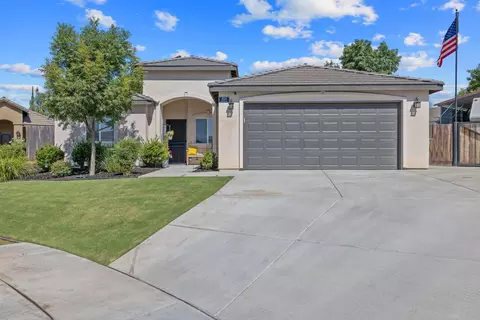 404 Summit Ave, Woodlake, CA 93286