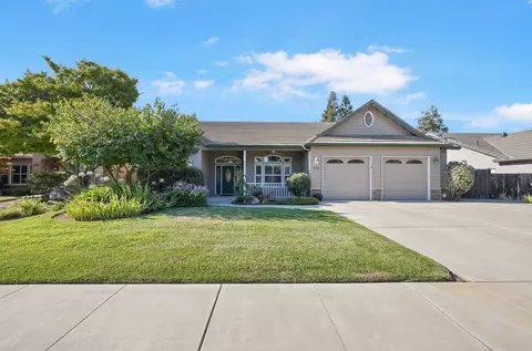 605 W Cherry Ct, Visalia, CA 93277