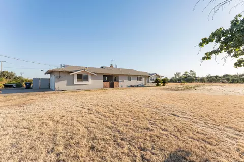 Exterior - 23471 Ave 192, Strathmore, CA 93267 photo 4 of 16