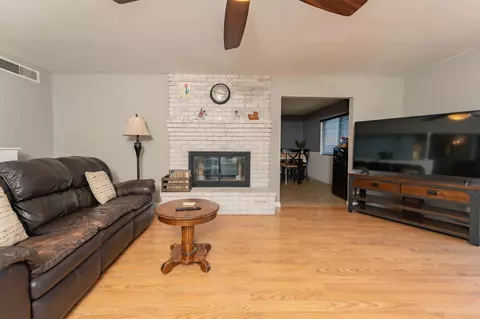 Living - 23471 Ave 192, Strathmore, CA 93267 photo 2 of 6