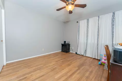 Bedroom - 23471 Ave 192, Strathmore, CA 93267 photo 6 of 8