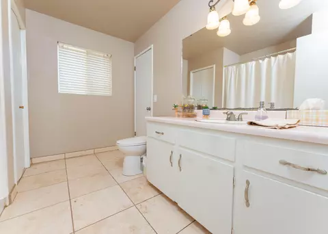 Bath - 23471 Ave 192, Strathmore, CA 93267 photo 3 of 3