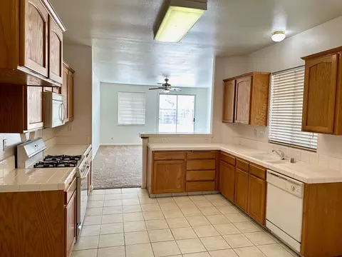 Kitchen - 621 Retreat Way, Lemoore, CA 93245 photo 2 of 4