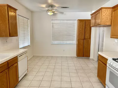 Kitchen - 621 Retreat Way, Lemoore, CA 93245 photo 4 of 4