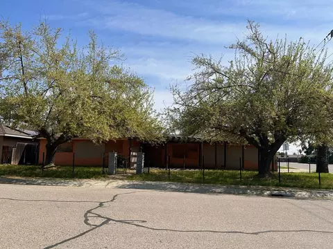 1138 S Valley St, Visalia, CA 93277