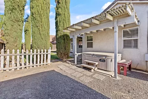 1576 Castle Way, Lemoore, CA 93245 photo 35