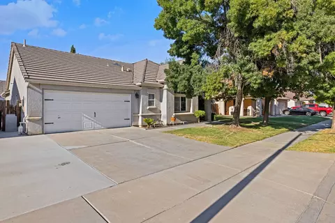 1576 Castle Way, Lemoore, CA 93245 photo 2
