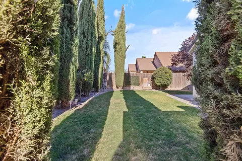 1576 Castle Way, Lemoore, CA 93245 photo 32