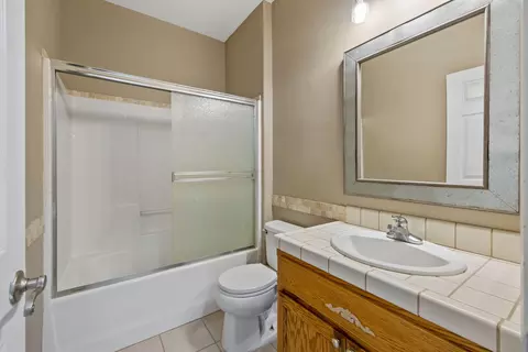1576 Castle Way, Lemoore, CA 93245 photo 17