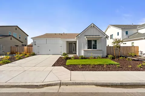 1876 Vallejo Ave, Dinuba, CA 93618