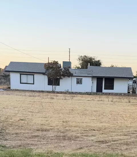 1482 W Tomah Ave, Porterville, CA 93257