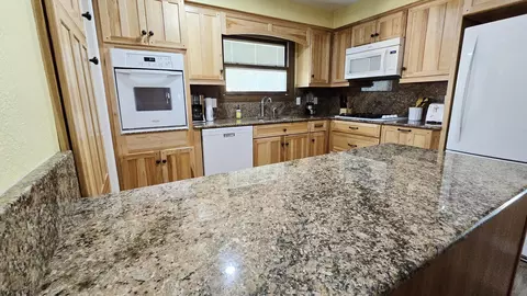 Kitchen - 40951 Old Three Rivers Rd, Three Rivers, CA 93271 photo 1 of 3