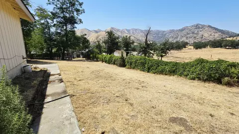 Exterior - 40951 Old Three Rivers Rd, Three Rivers, CA 93271 photo 4 of 7
