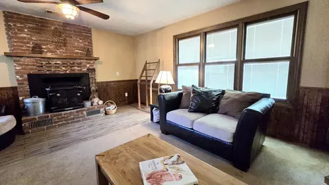 Living - 40951 Old Three Rivers Rd, Three Rivers, CA 93271 photo 2 of 3