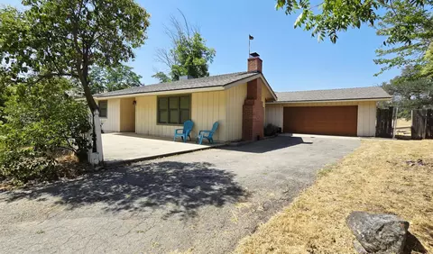 40951 Old Three Rivers Rd, Three Rivers, CA 93271