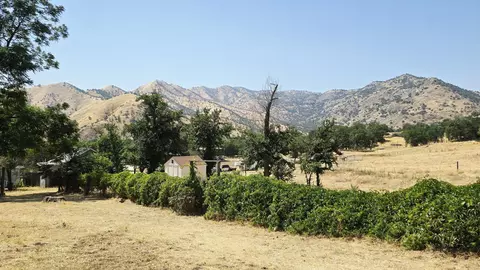 Exterior - 40951 Old Three Rivers Rd, Three Rivers, CA 93271 photo 5 of 7