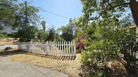 Exterior - 40951 Old Three Rivers Rd, Three Rivers, CA 93271 photo 2 of 7
