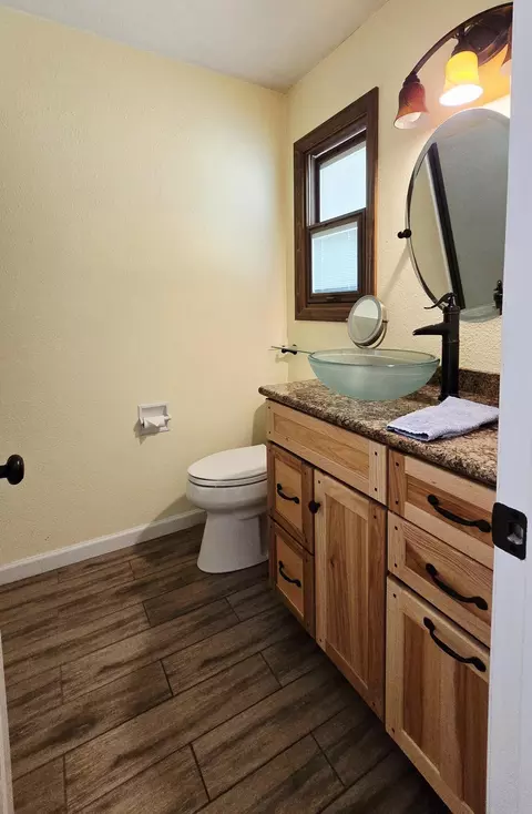 Bath - 40951 Old Three Rivers Rd, Three Rivers, CA 93271 photo 1 of 1