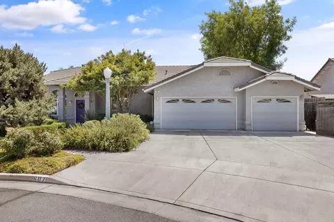 607 E Oakridge Ct, Visalia, CA 93292