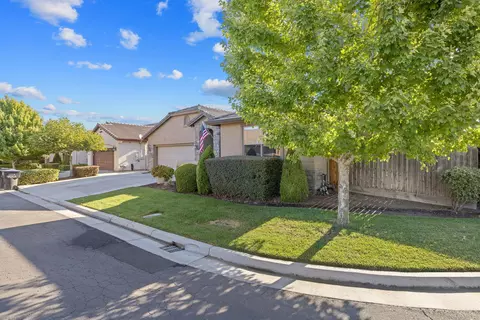 4024 S Parkwood St, Visalia, CA 93277