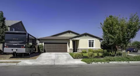 2111 N Rinaldi Ct, Visalia, CA 93291