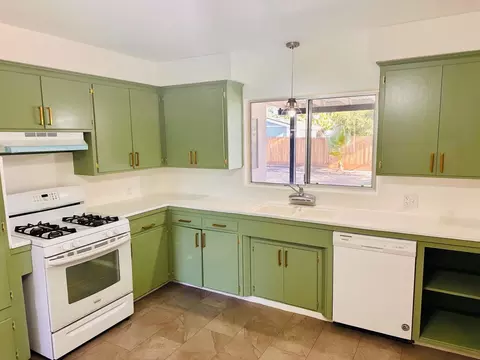Kitchen - 3006 E Meadow Ave, Visalia, CA 93292 photo 2 of 4