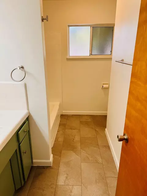 Bath - 3006 E Meadow Ave, Visalia, CA 93292 photo 4 of 6