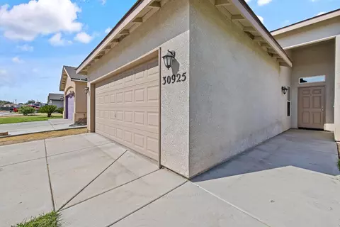 Exterior - 30925 Eagle St, Visalia, CA 93291 photo 4 of 5