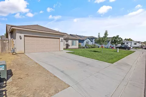 Exterior - 30925 Eagle St, Visalia, CA 93291 photo 2 of 5