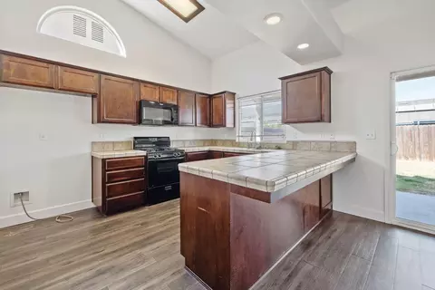 Kitchen - 30925 Eagle St, Visalia, CA 93291 photo 2 of 3