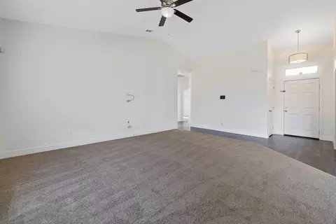 Living - 30925 Eagle St, Visalia, CA 93291 photo 2 of 5