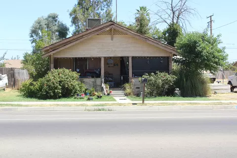 528 N E St, Tulare, CA 93274