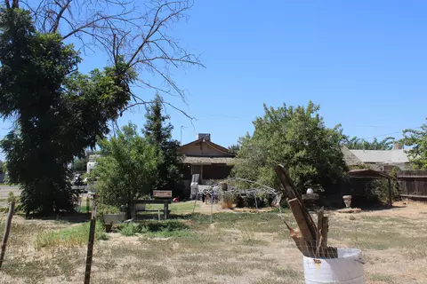 528 N E St, Tulare, CA 93274 photo 4
