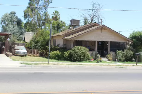 528 N E St, Tulare, CA 93274 photo 3