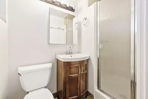 Bath - 316 Peach Dr, Exeter, CA 93221 photo 3 of 3