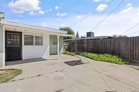 Exterior - 316 Peach Dr, Exeter, CA 93221 photo 10 of 11