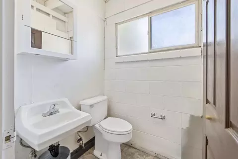 Bath - 316 Peach Dr, Exeter, CA 93221 photo 2 of 3