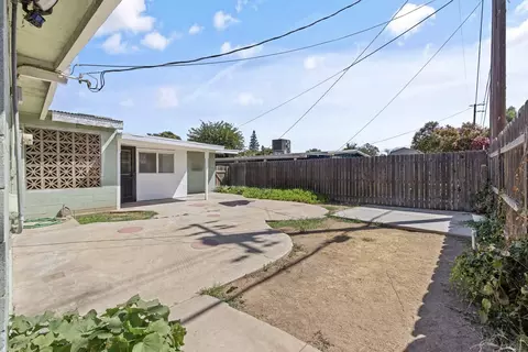 Exterior - 316 Peach Dr, Exeter, CA 93221 photo 9 of 11