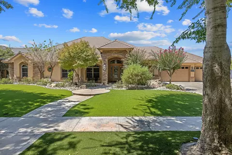 1715 S Crumal St, Visalia, CA 93292