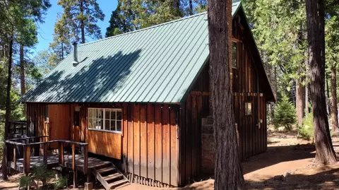 2105 John Gerney Dr, Camp Nelson, CA 93208