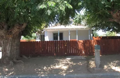 255 4th St, Orange Cove, CA 93646