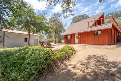 Exterior - 44452 Dinely Dr, Three Rivers, CA 93271 photo 4 of 8