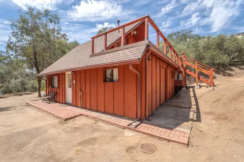 Exterior - 44452 Dinely Dr, Three Rivers, CA 93271 photo 5 of 8