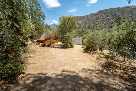 Exterior - 44452 Dinely Dr, Three Rivers, CA 93271 photo 3 of 8