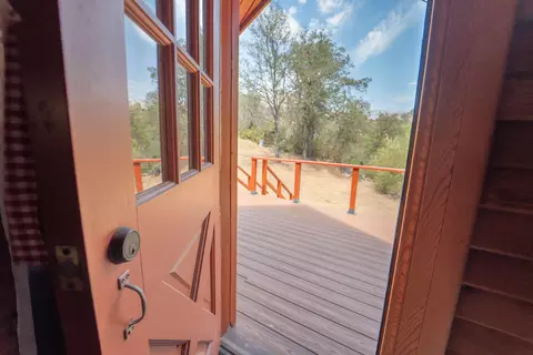 Entry Way - 44452 Dinely Dr, Three Rivers, CA 93271 photo 2 of 5