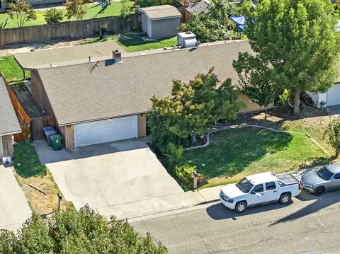 1405 Huntsman Ave, Selma, CA 93662