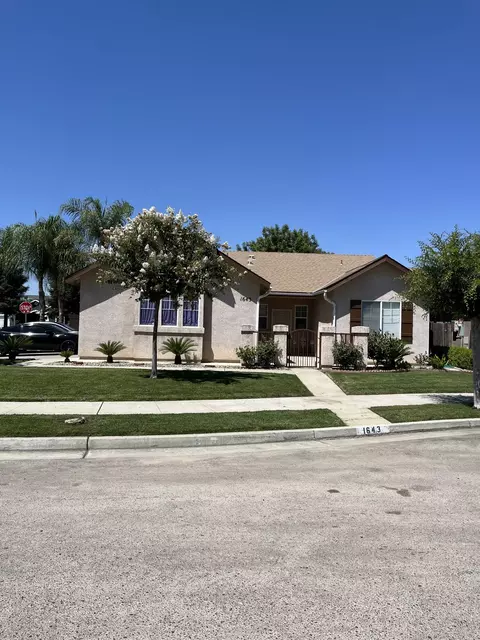 1643 Tehama Ave, Farmersville, CA 93223
