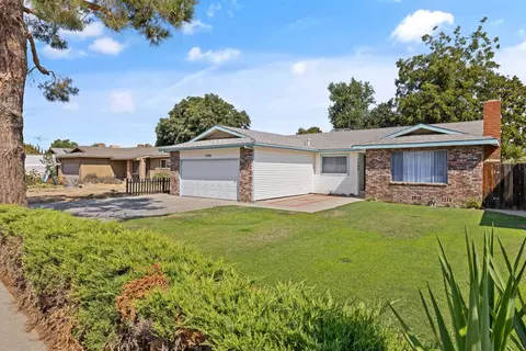 1700 W La Vida Ave, Visalia, CA 93277