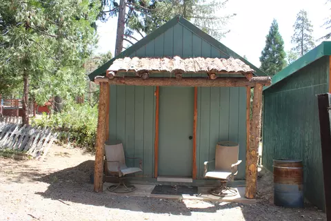 Exterior - 620 Loop Dr, Springville, CA 93265 photo 2 of 7